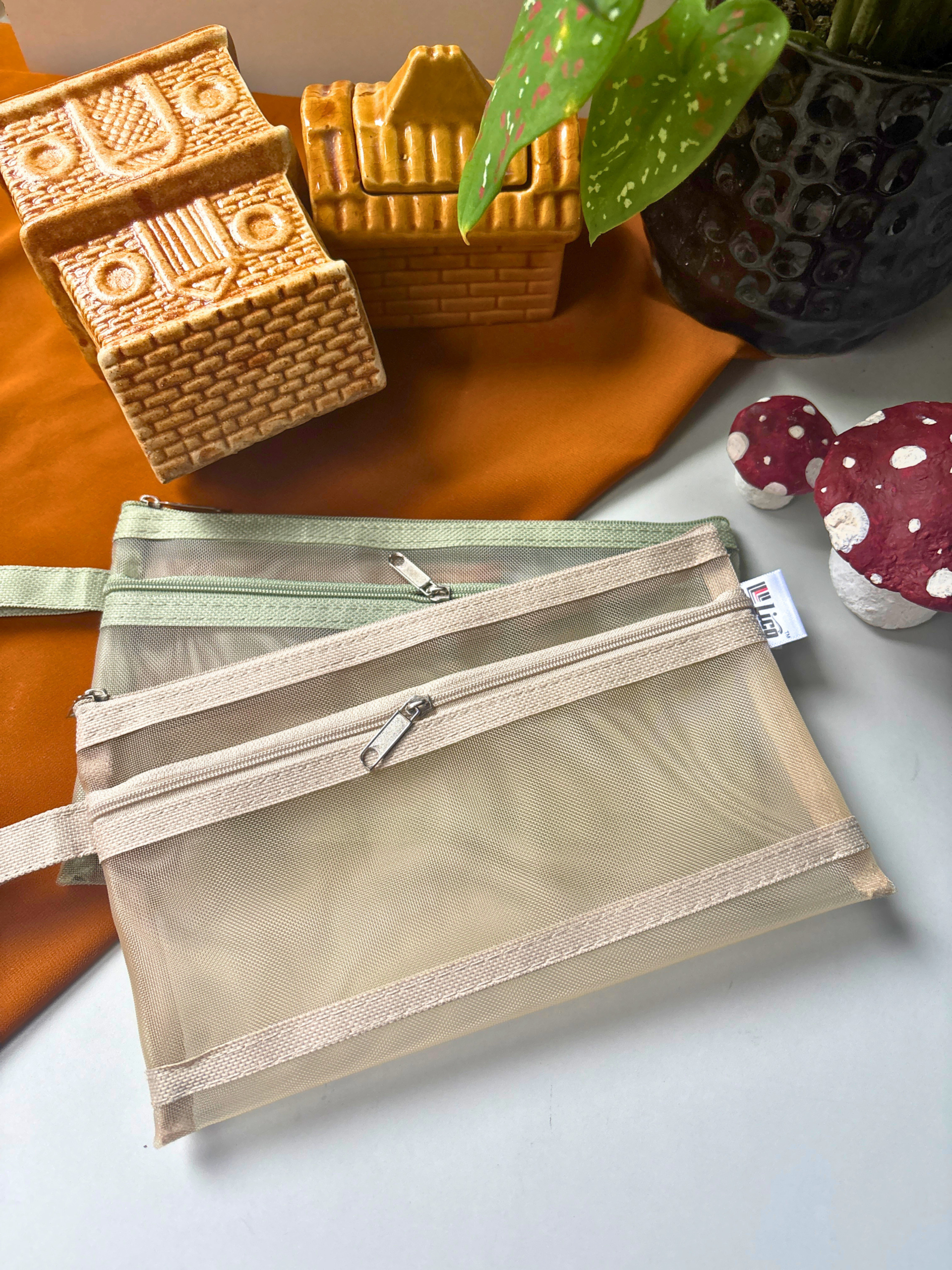 POUCHES